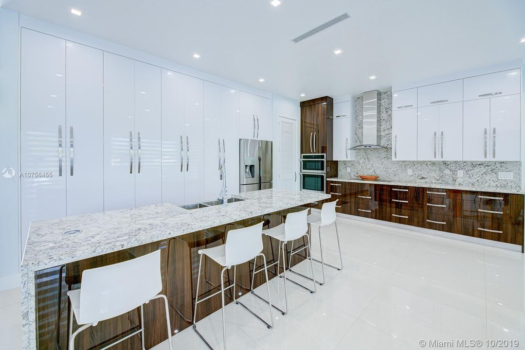 Recently Sold: $1,340,000 (3 beds, 4 baths, 2284 Square Feet)