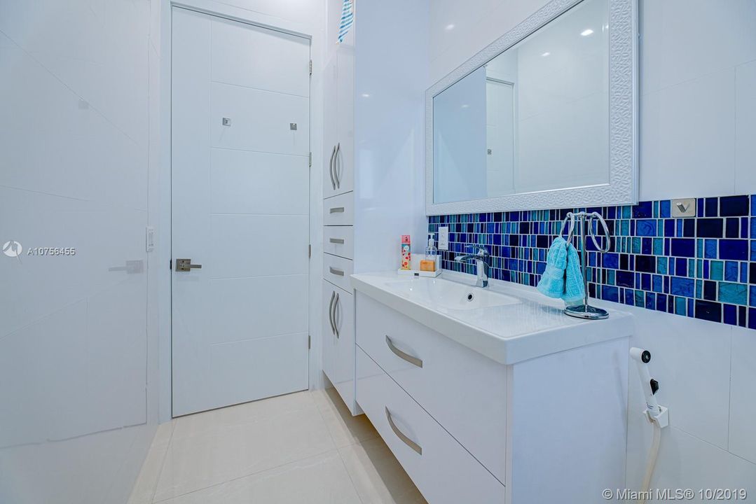 Recently Sold: $1,340,000 (3 beds, 4 baths, 2284 Square Feet)