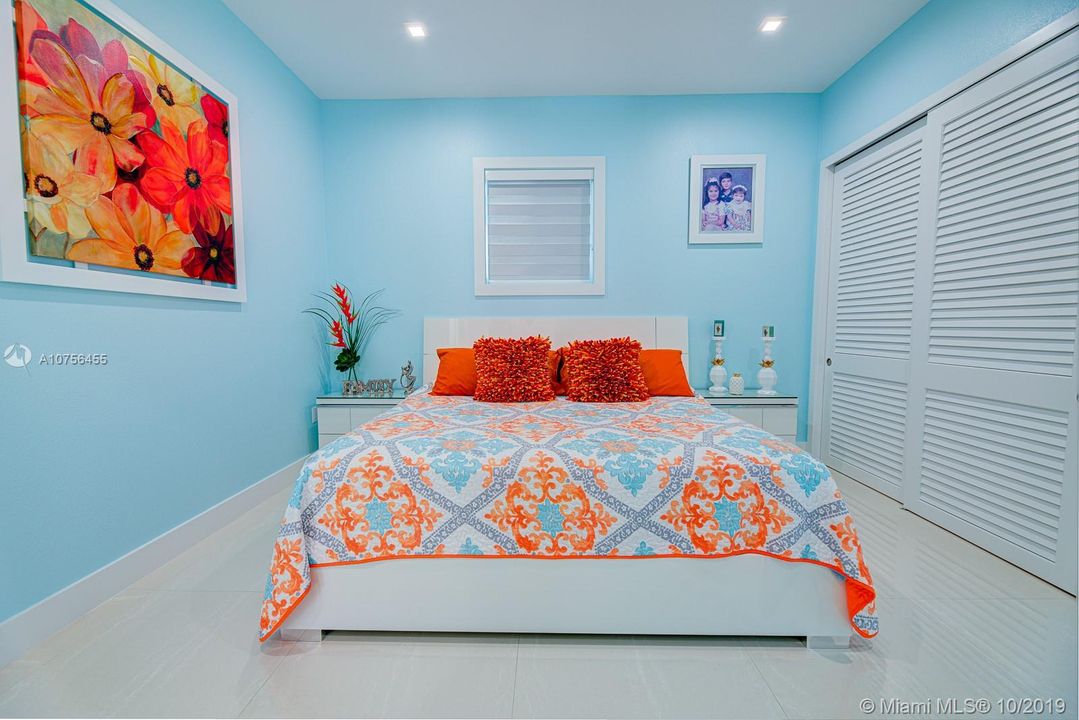 Recently Sold: $1,340,000 (3 beds, 4 baths, 2284 Square Feet)