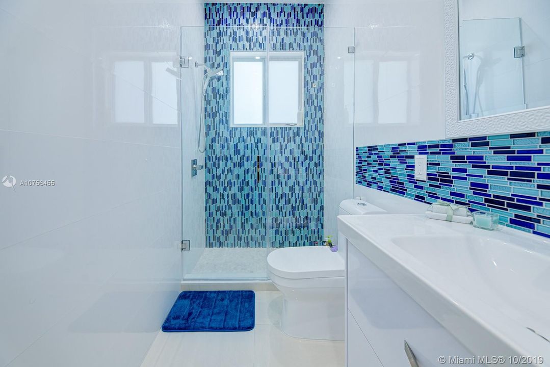 Recently Sold: $1,340,000 (3 beds, 4 baths, 2284 Square Feet)