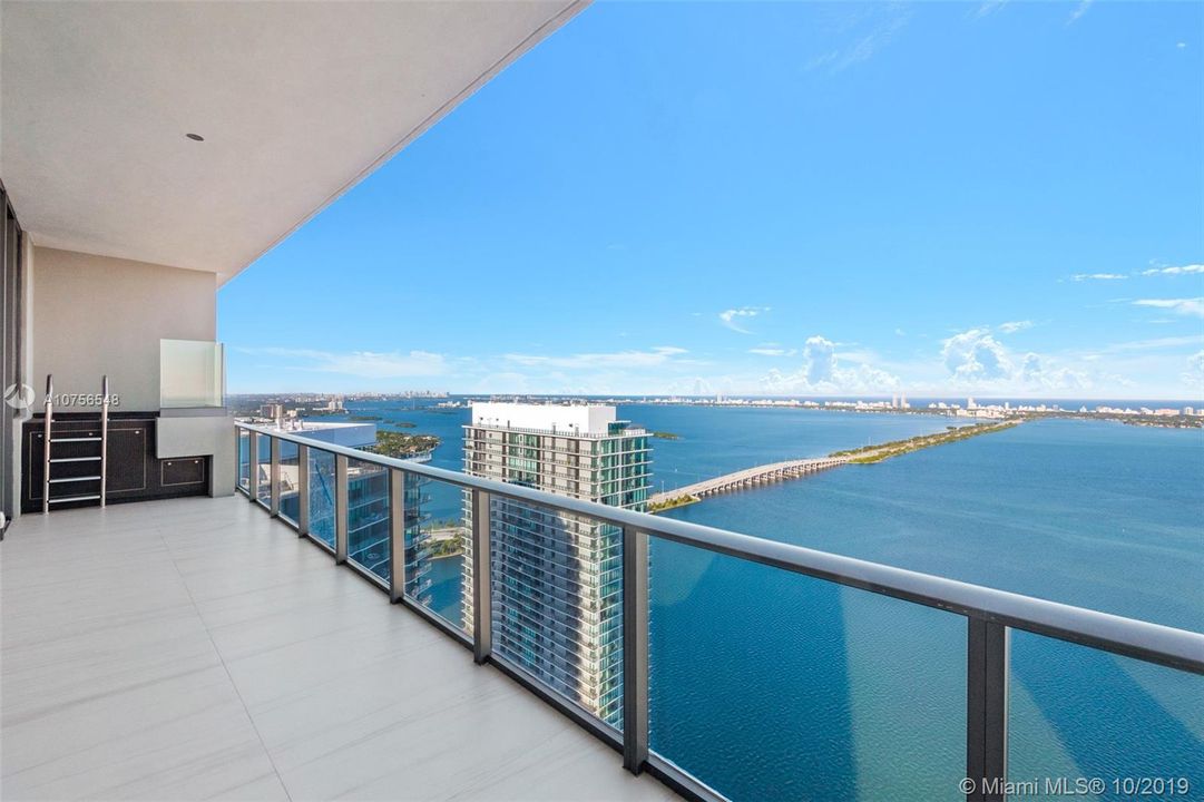 Recently Sold: $2,250,000 (3 beds, 3 baths, 1993 Square Feet)