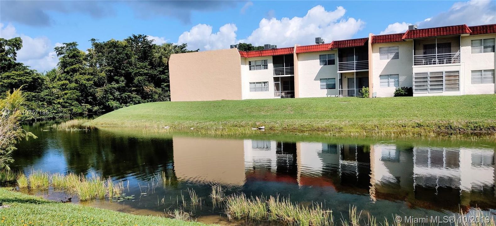 Vendido Recientemente: $83,500 (2 camas, 2 baños, 1000 Pies cuadrados)