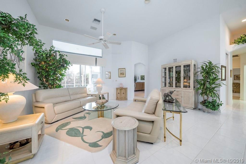 Vendido Recientemente: $1,450,000 (3 camas, 3 baños, 2732 Pies cuadrados)