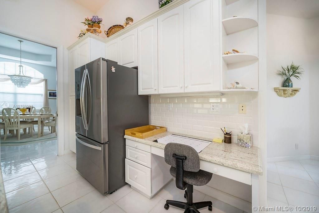 Vendido Recientemente: $1,450,000 (3 camas, 3 baños, 2732 Pies cuadrados)