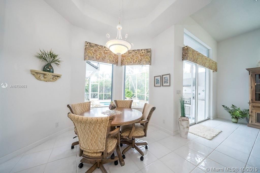 Vendido Recientemente: $1,450,000 (3 camas, 3 baños, 2732 Pies cuadrados)