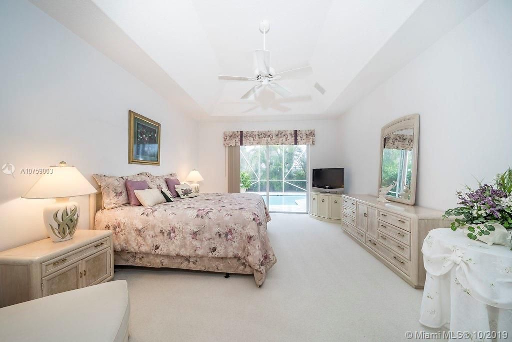 Vendido Recientemente: $1,450,000 (3 camas, 3 baños, 2732 Pies cuadrados)