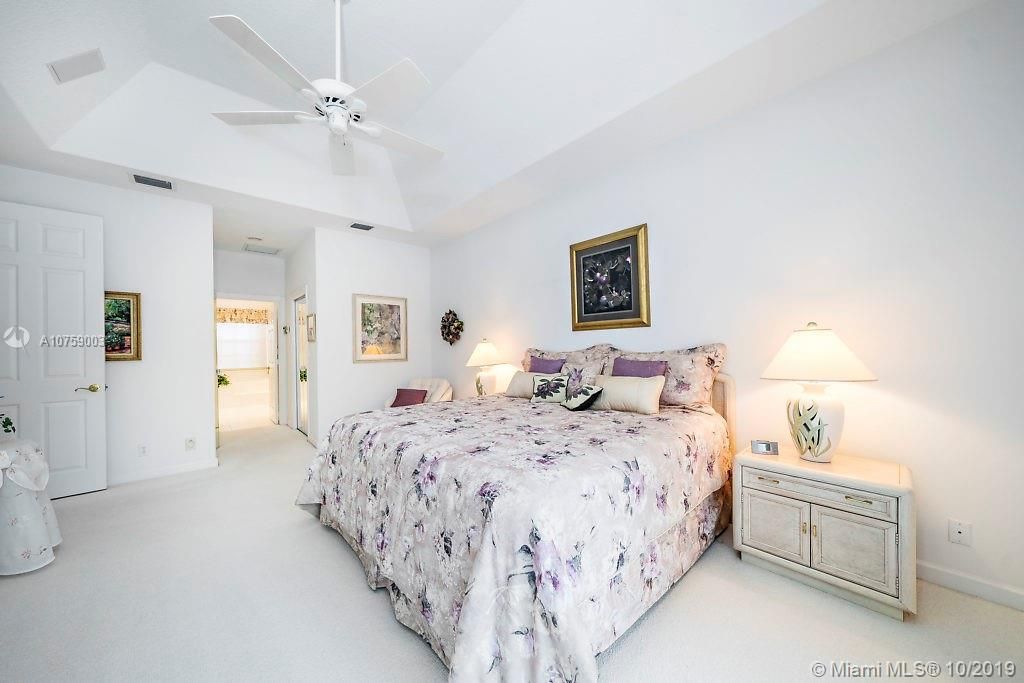 Vendido Recientemente: $1,450,000 (3 camas, 3 baños, 2732 Pies cuadrados)