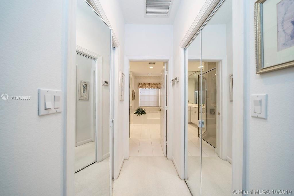 Vendido Recientemente: $1,450,000 (3 camas, 3 baños, 2732 Pies cuadrados)