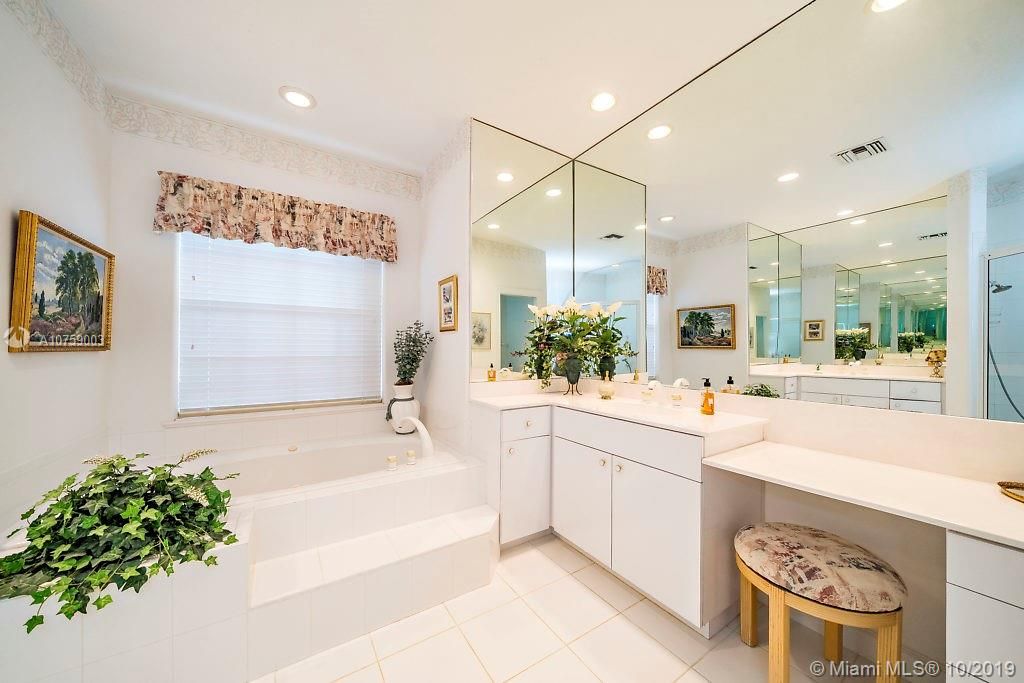 Vendido Recientemente: $1,450,000 (3 camas, 3 baños, 2732 Pies cuadrados)