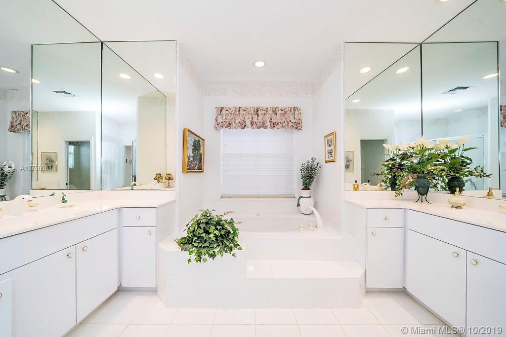 Vendido Recientemente: $1,450,000 (3 camas, 3 baños, 2732 Pies cuadrados)