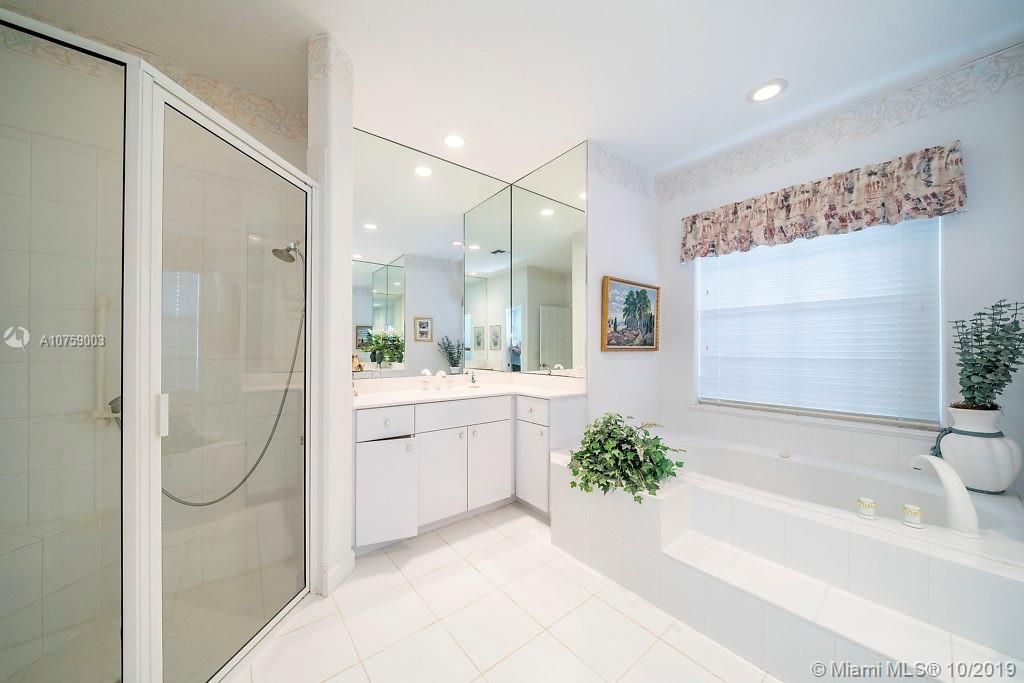 Vendido Recientemente: $1,450,000 (3 camas, 3 baños, 2732 Pies cuadrados)