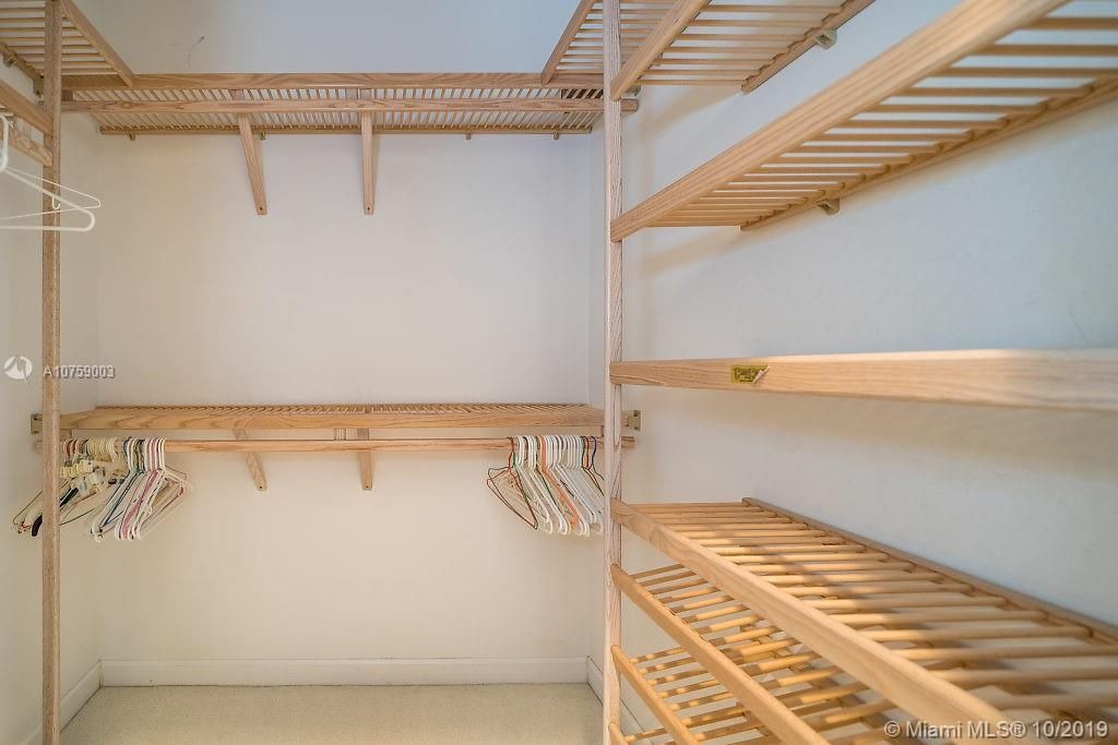 Vendido Recientemente: $1,450,000 (3 camas, 3 baños, 2732 Pies cuadrados)