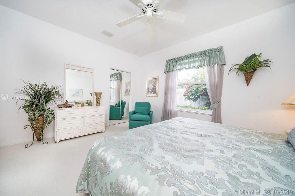 Vendido Recientemente: $1,450,000 (3 camas, 3 baños, 2732 Pies cuadrados)