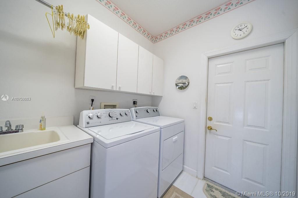 Vendido Recientemente: $1,450,000 (3 camas, 3 baños, 2732 Pies cuadrados)