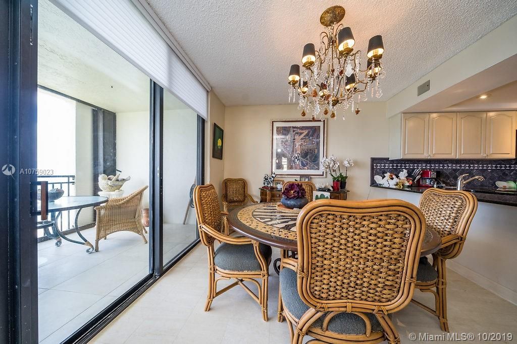 Recently Sold: $1,995,000 (3 beds, 3 baths, 3012 Square Feet)