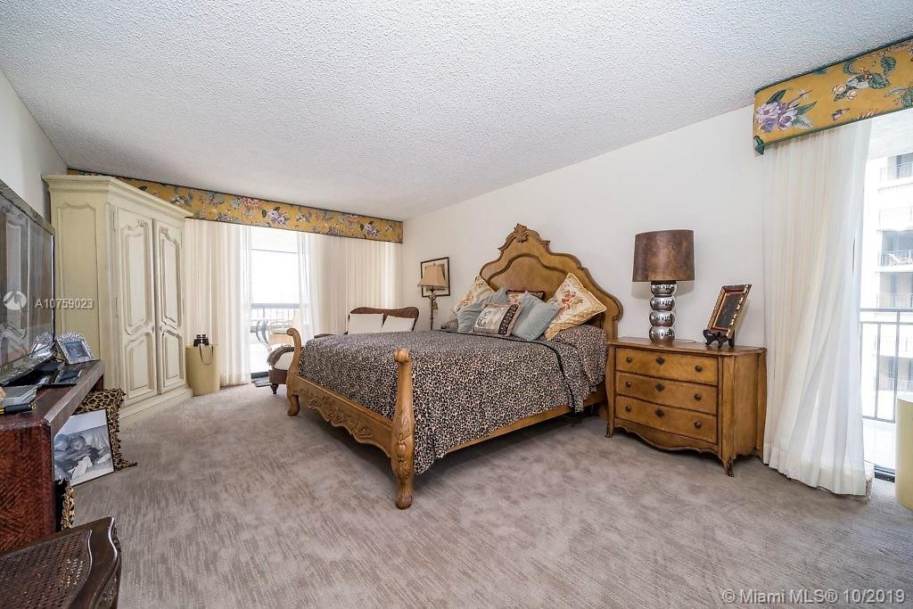 Recently Sold: $1,995,000 (3 beds, 3 baths, 3012 Square Feet)