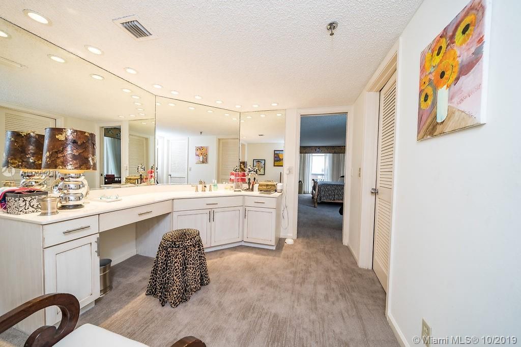 Recently Sold: $1,995,000 (3 beds, 3 baths, 3012 Square Feet)