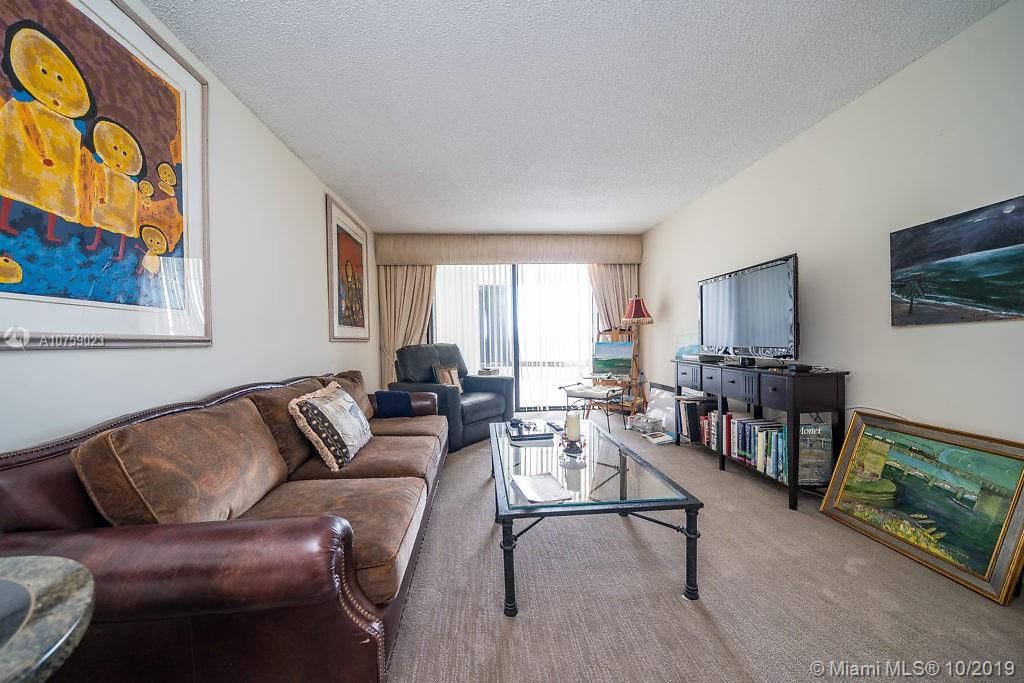 Recently Sold: $1,995,000 (3 beds, 3 baths, 3012 Square Feet)