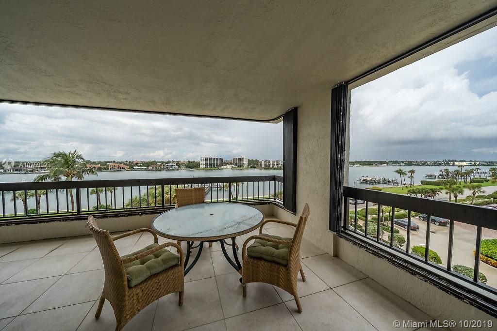 Recently Sold: $1,995,000 (3 beds, 3 baths, 3012 Square Feet)