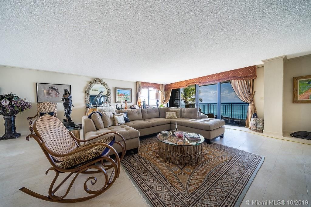 Recently Sold: $1,995,000 (3 beds, 3 baths, 3012 Square Feet)