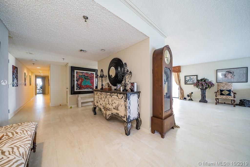 Recently Sold: $1,995,000 (3 beds, 3 baths, 3012 Square Feet)