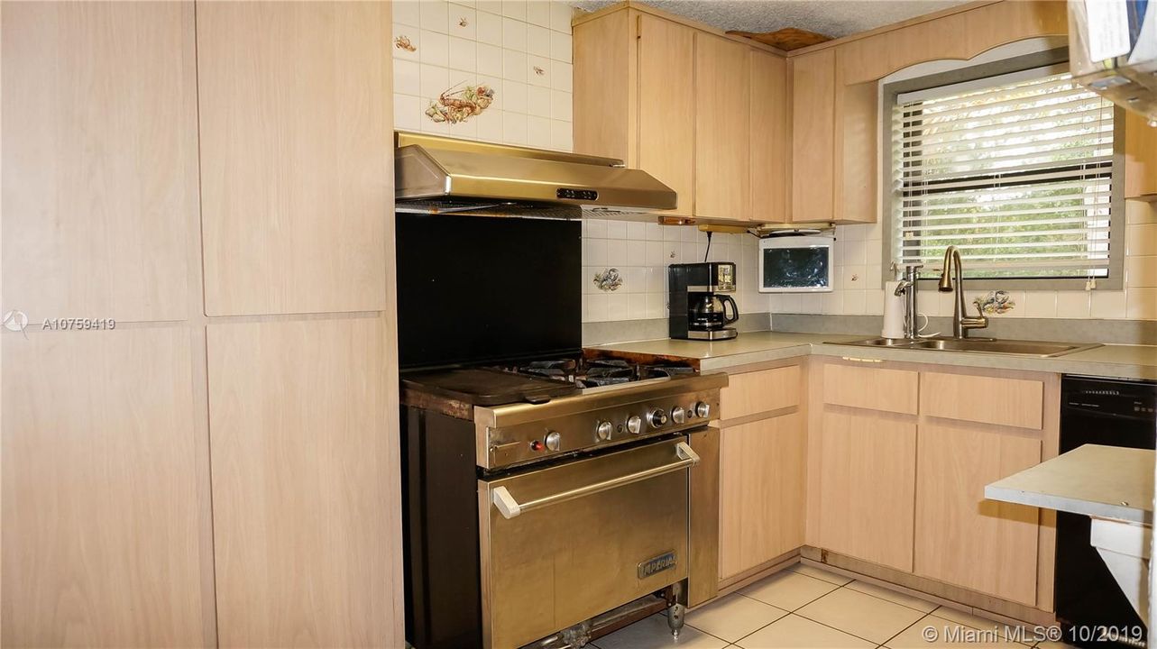 Vendido Recientemente: $430,000 (3 camas, 2 baños, 1764 Pies cuadrados)