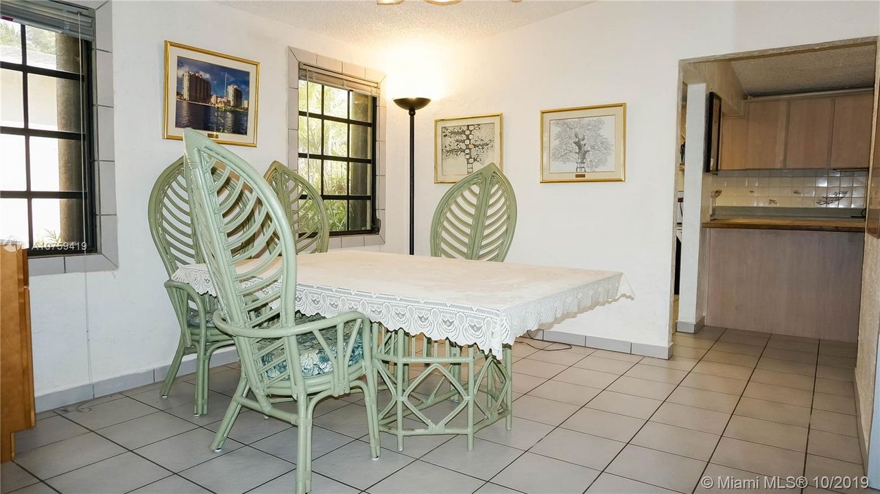 Vendido Recientemente: $430,000 (3 camas, 2 baños, 1764 Pies cuadrados)