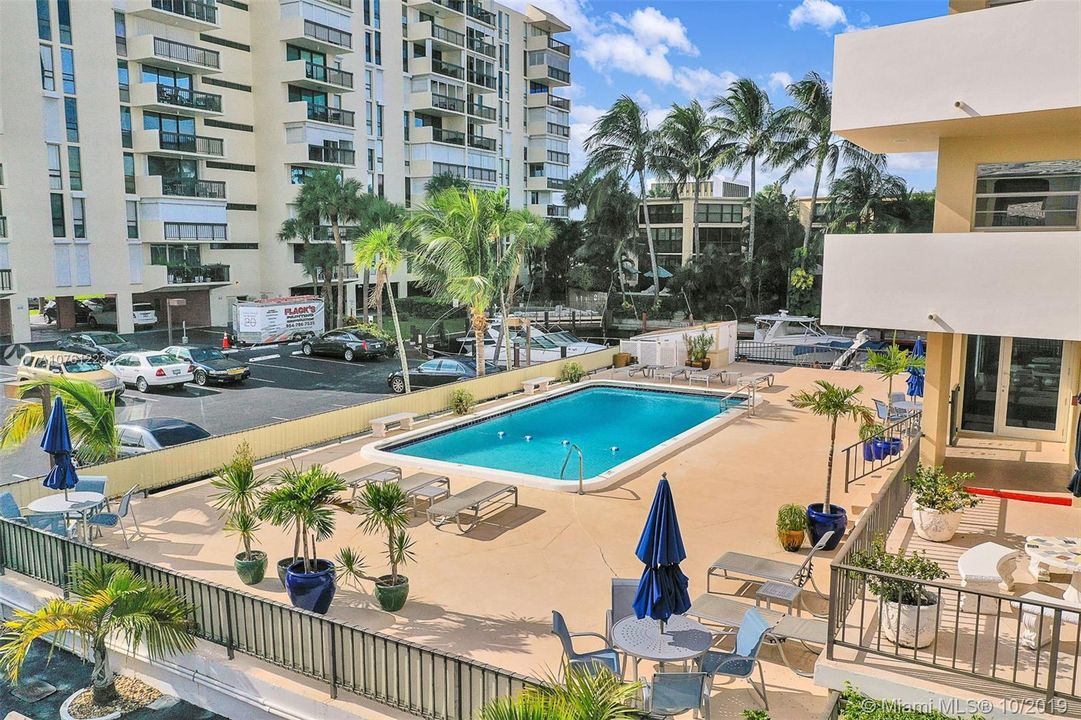 Vendido Recientemente: $288,000 (2 camas, 2 baños, 1450 Pies cuadrados)