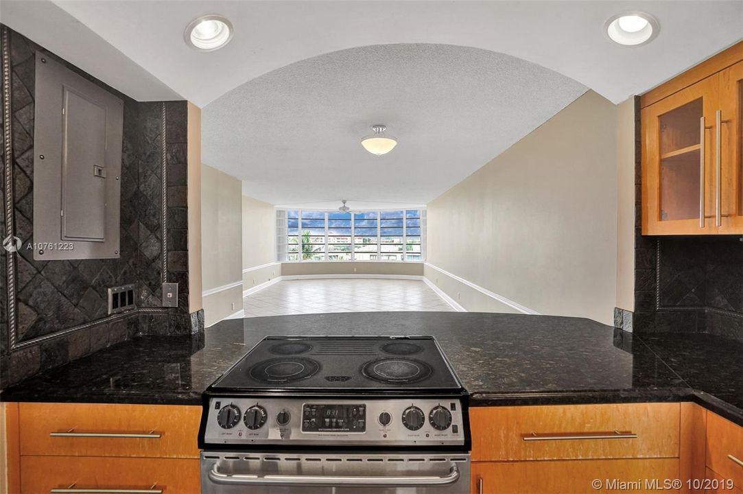 Vendido Recientemente: $288,000 (2 camas, 2 baños, 1450 Pies cuadrados)