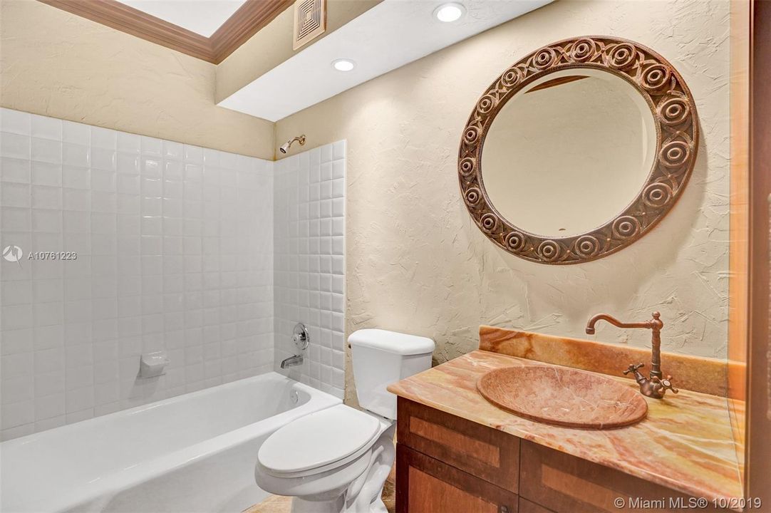 Vendido Recientemente: $288,000 (2 camas, 2 baños, 1450 Pies cuadrados)