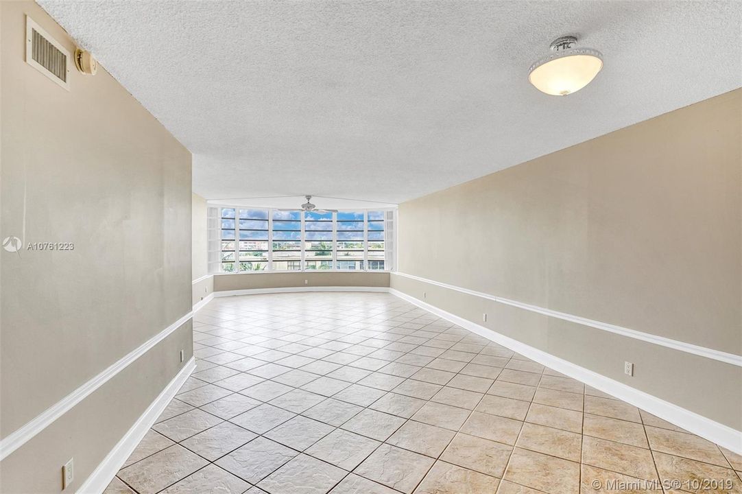 Vendido Recientemente: $288,000 (2 camas, 2 baños, 1450 Pies cuadrados)