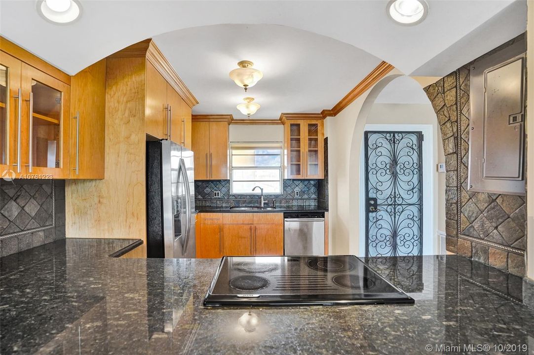 Vendido Recientemente: $288,000 (2 camas, 2 baños, 1450 Pies cuadrados)