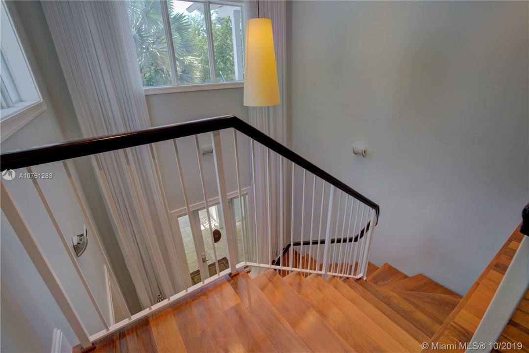Vendido Recientemente: $1,895,000 (5 camas, 5 baños, 3346 Pies cuadrados)