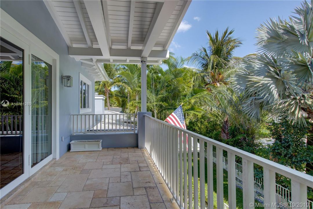 Vendido Recientemente: $1,895,000 (5 camas, 5 baños, 3346 Pies cuadrados)