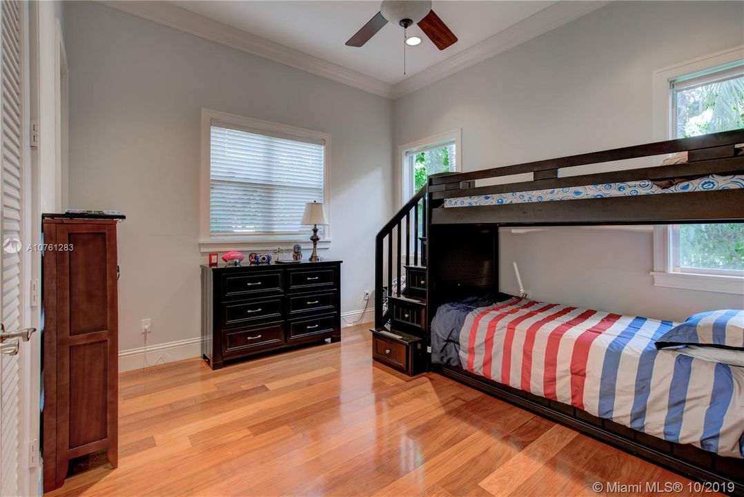 Vendido Recientemente: $1,895,000 (5 camas, 5 baños, 3346 Pies cuadrados)