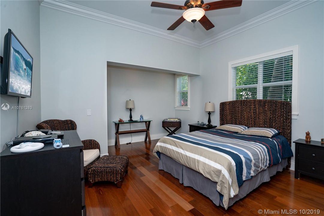 Vendido Recientemente: $1,895,000 (5 camas, 5 baños, 3346 Pies cuadrados)