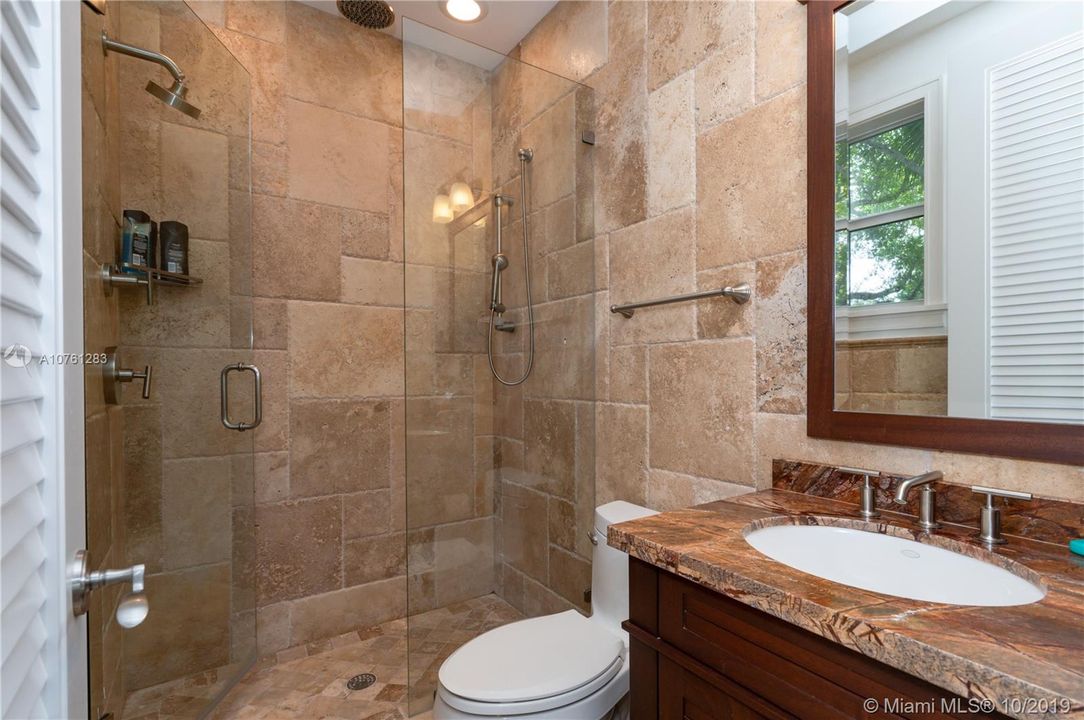 Vendido Recientemente: $1,895,000 (5 camas, 5 baños, 3346 Pies cuadrados)