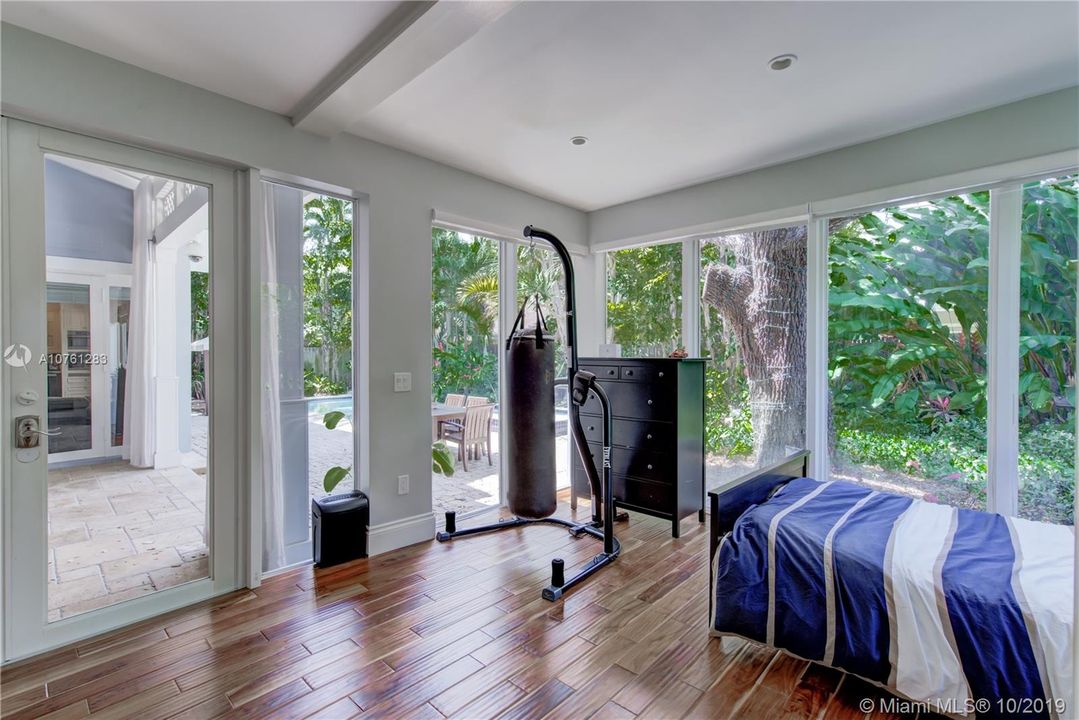 Vendido Recientemente: $1,895,000 (5 camas, 5 baños, 3346 Pies cuadrados)