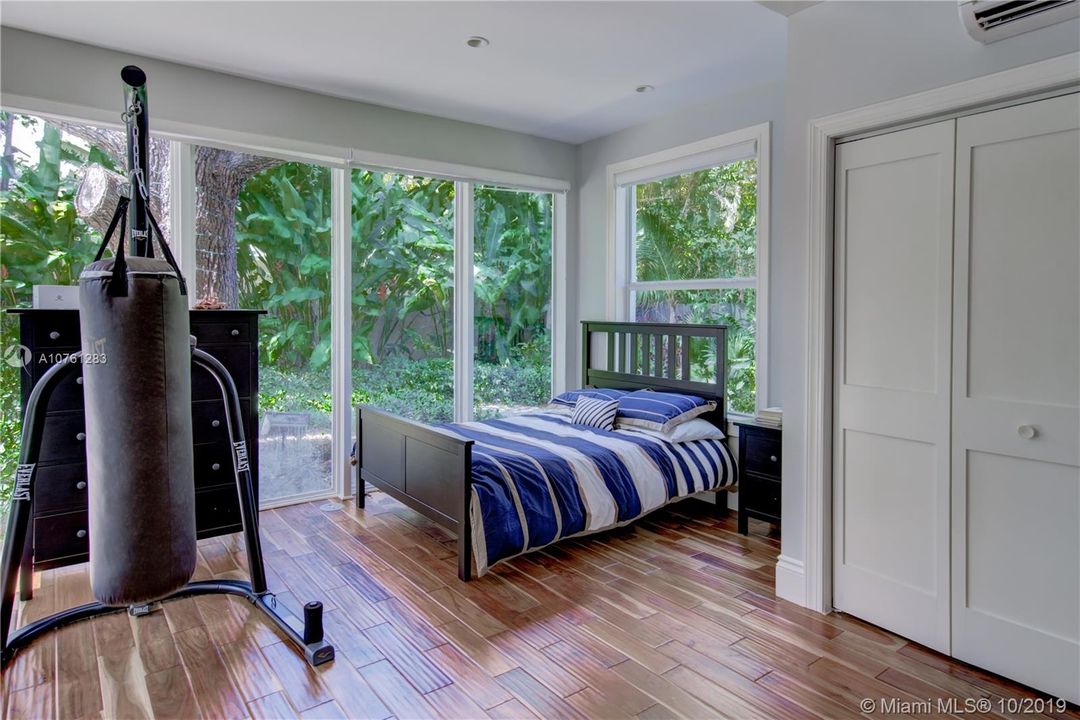 Vendido Recientemente: $1,895,000 (5 camas, 5 baños, 3346 Pies cuadrados)