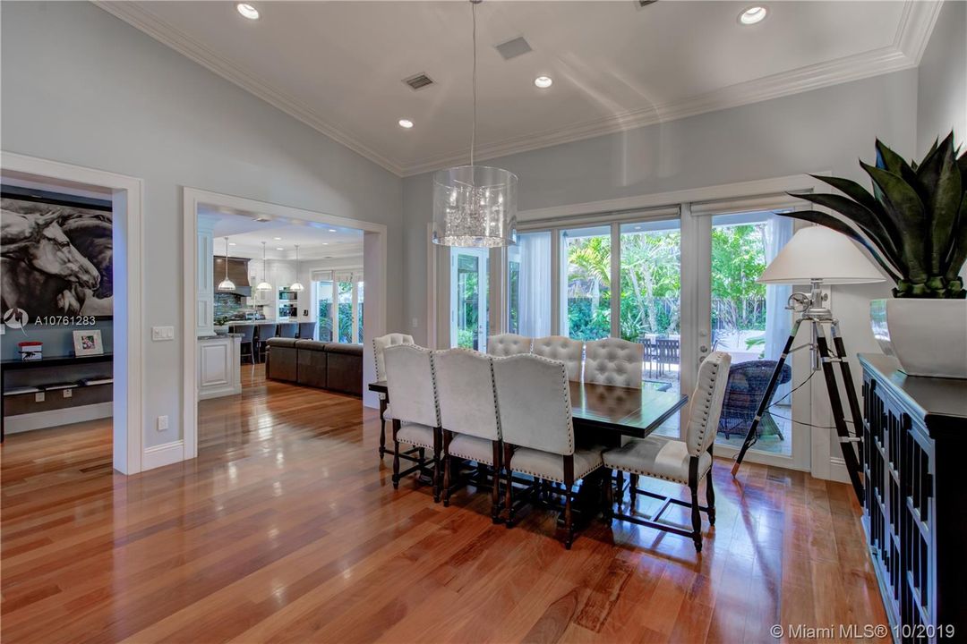 Vendido Recientemente: $1,895,000 (5 camas, 5 baños, 3346 Pies cuadrados)