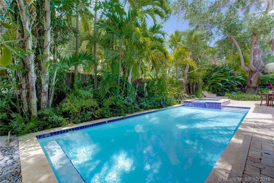 Vendido Recientemente: $1,895,000 (5 camas, 5 baños, 3346 Pies cuadrados)