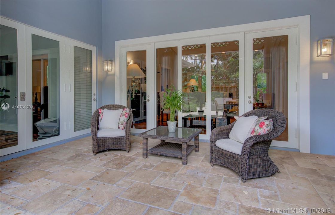 Vendido Recientemente: $1,895,000 (5 camas, 5 baños, 3346 Pies cuadrados)