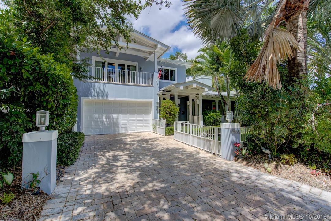 Vendido Recientemente: $1,895,000 (5 camas, 5 baños, 3346 Pies cuadrados)