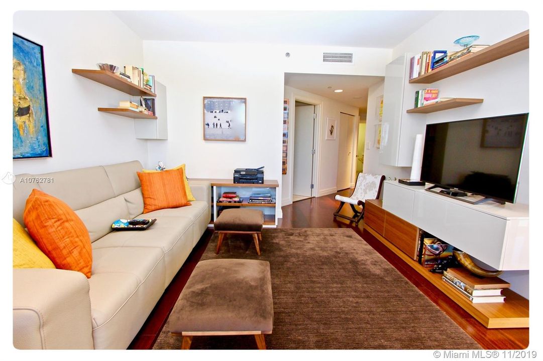 Recently Sold: $1,295,000 (3 beds, 3 baths, 3200 Square Feet)