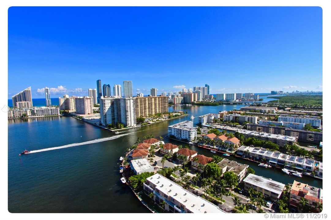 Recently Sold: $1,295,000 (3 beds, 3 baths, 3200 Square Feet)