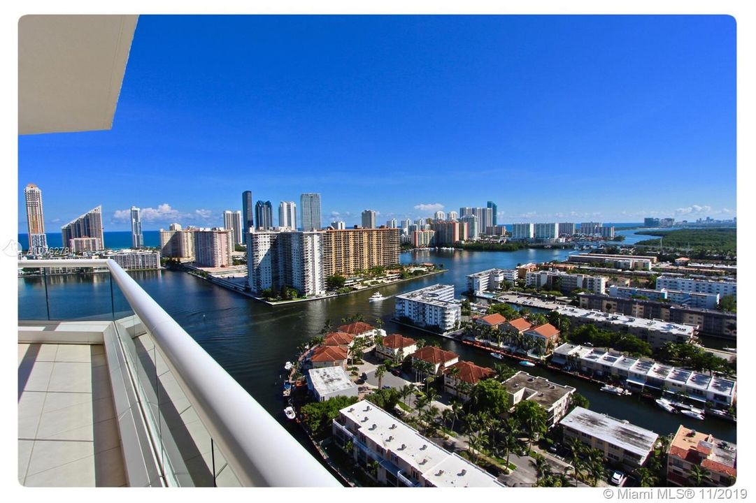 Recently Sold: $1,295,000 (3 beds, 3 baths, 3200 Square Feet)