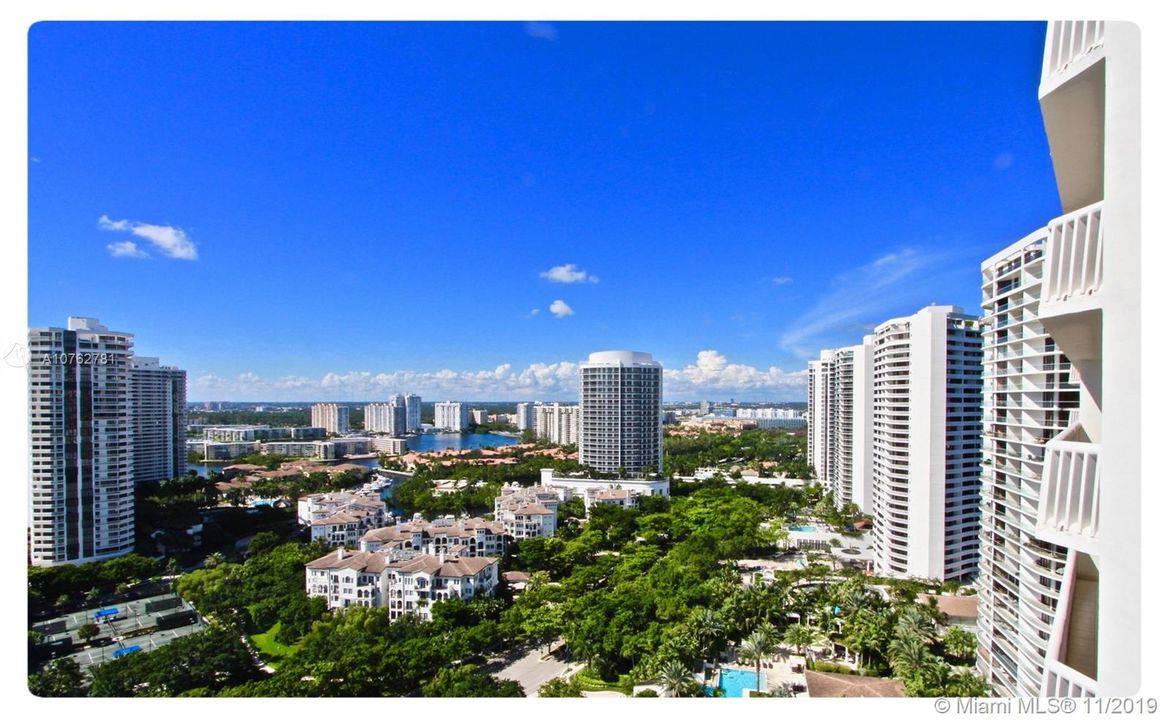 Recently Sold: $1,295,000 (3 beds, 3 baths, 3200 Square Feet)