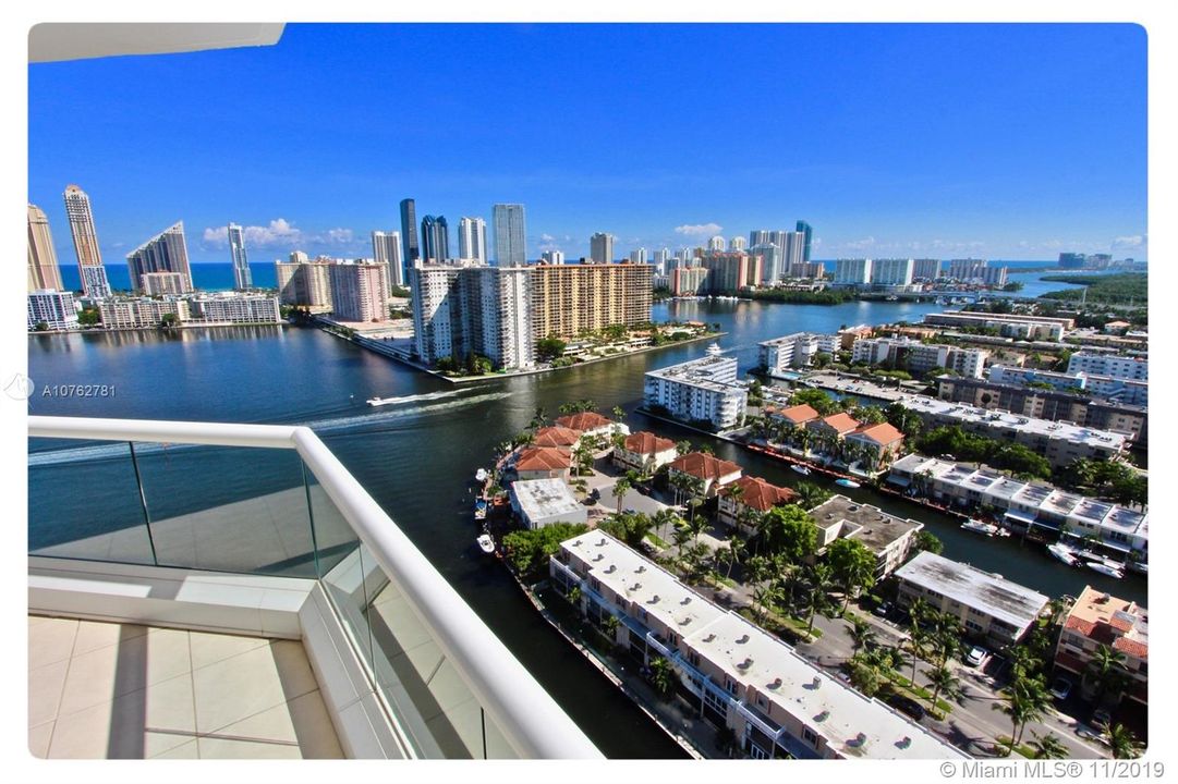 Recently Sold: $1,295,000 (3 beds, 3 baths, 3200 Square Feet)