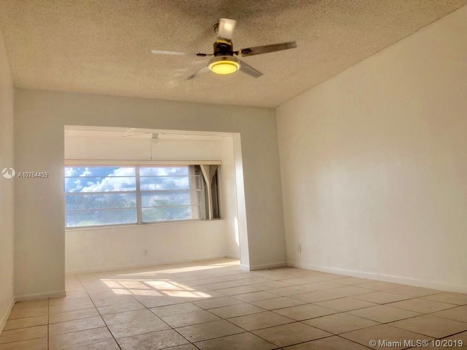 Recently Sold: $56,900 (1 beds, 1 baths, 720 Square Feet)