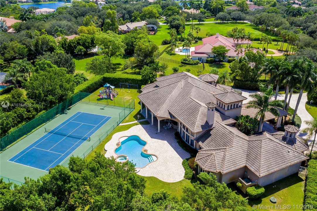 Vendido Recientemente: $1,750,000 (5 camas, 6 baños, 7488 Pies cuadrados)